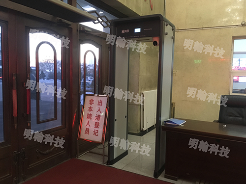 測(cè)溫安檢門(mén)